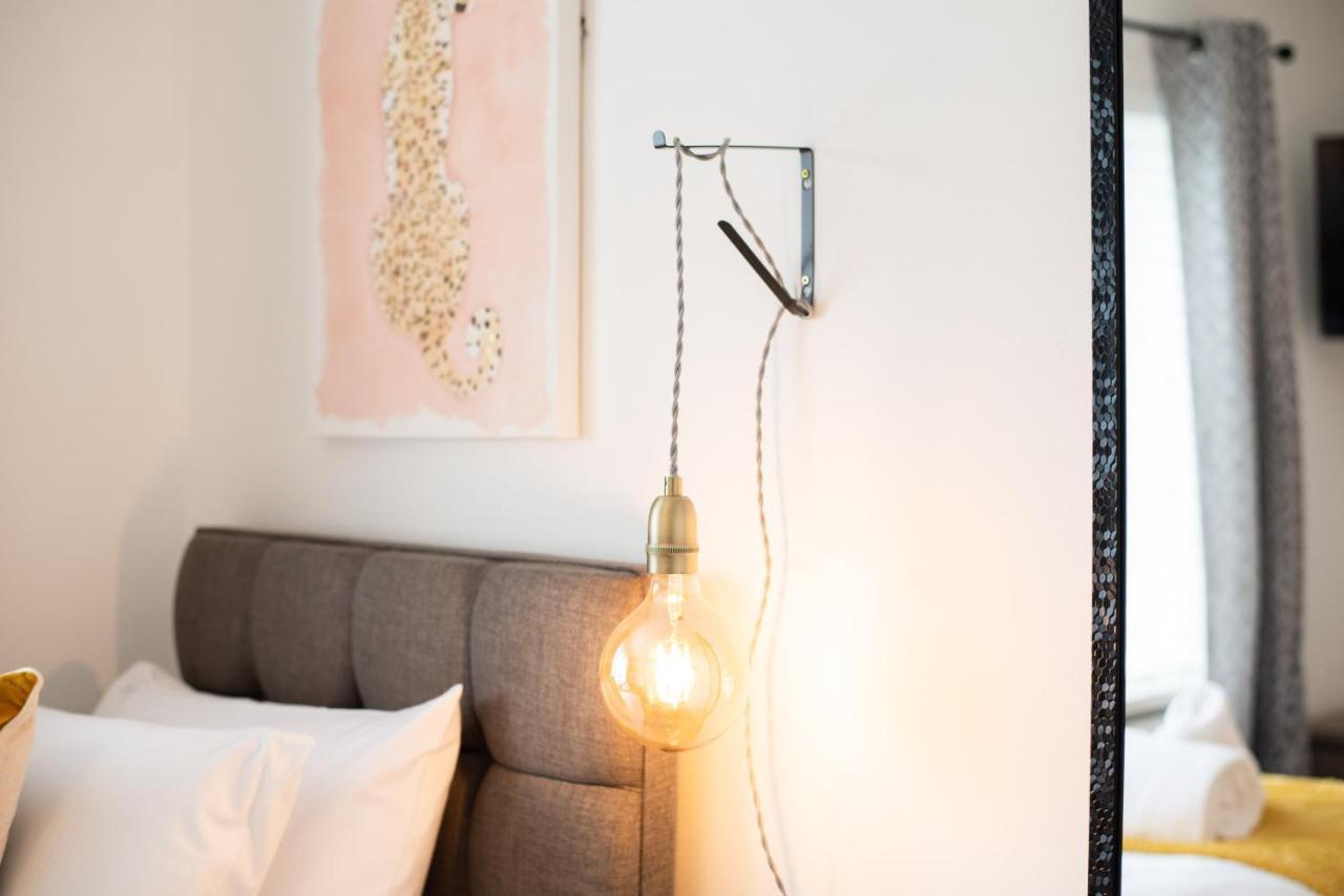 Off Road Parking, Garden, Smart Tv'S In All Rooms! Morriston Екстер'єр фото