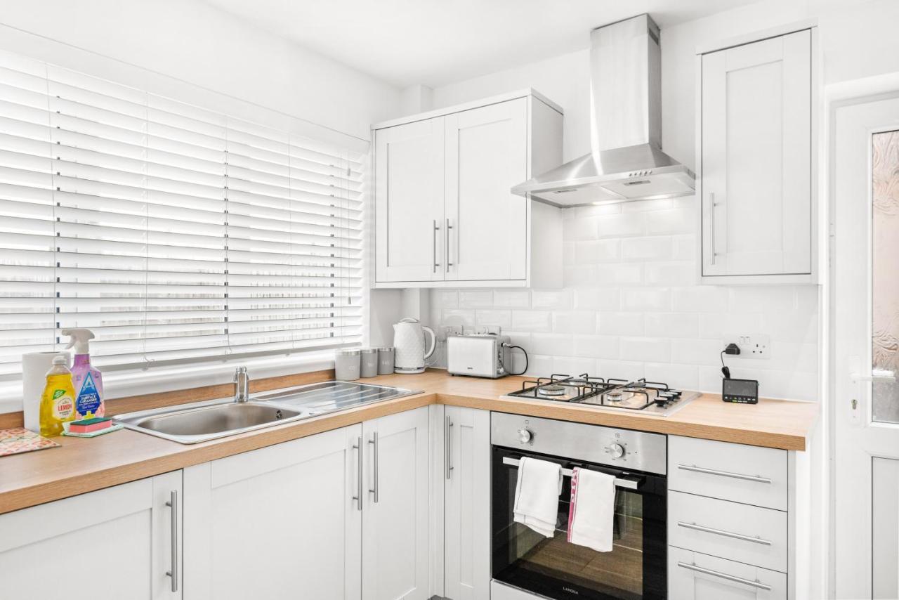 Off Road Parking, Garden, Smart Tv'S In All Rooms! Morriston Екстер'єр фото