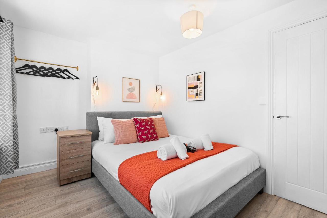Off Road Parking, Garden, Smart Tv'S In All Rooms! Morriston Екстер'єр фото